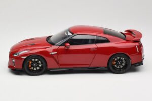 Nissan GT-R R35 Track Edition NISMO Vibrant Red MotorHelix 1:18 M83511 Diecast — photo 4 of 8