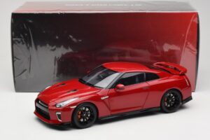 Nissan GT-R R35 Track Edition NISMO Vibrant Red MotorHelix 1:18 M83511 Diecast — photo 8 of 8