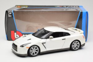 Nissan GT-R R35 White Bburago 1:18 18-12079 Diecast — photo 8 of 8
