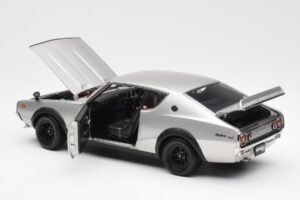 Nissan Skyline 2000 GT-R KPGC110 Silver Kyosho 1:18 08255S Diecast — photo 5 of 8