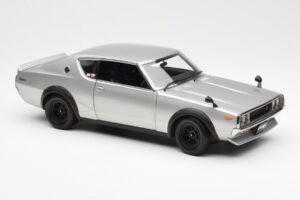 Nissan Skyline 2000 GT-R KPGC110 Silver Kyosho 1:18 08255S Diecast — photo 6 of 8