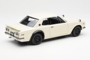 Nissan Skyline 2000 GT-R KPGC110 White Kyosho 1:18 08127W Diecast — photo 3 of 8