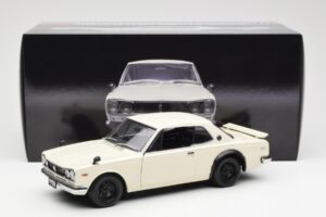 Nissan Skyline 2000 GT-R KPGC110 White Kyosho 1:18 08127W Diecast — photo 8 of 8