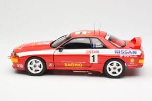 Nissan Skyline GT-R R32 #1 J. Richards / M. Skaife Bathurst 1000 Winner 1992 AUTOart 1:18 89279 Diecast — photo 4 of 8
