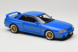 Nissan Skyline GT-R R32 V-Spec II Tuned Blue AUTOart 1:18 77415 Diecast — photo 6 of 8