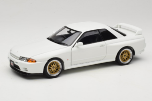 Nissan Skyline GT-R R32 V-Spec II Tuned Crystal White AUTOart 1:18 77416 Diecast