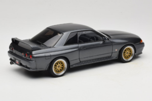 Nissan Skyline GT-R R32 V-Spec II Tuned Gun Grey Metallic AUTOart 1:18 77417 Diecast — photo 3 of 8