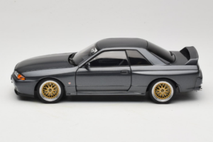 Nissan Skyline GT-R R32 V-Spec II Tuned Gun Grey Metallic AUTOart 1:18 77417 Diecast — photo 4 of 8