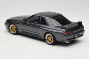 Nissan Skyline GT-R R32 V-Spec II Tuned Gun Grey Metallic AUTOart 1:18 77417 Diecast — photo 7 of 8
