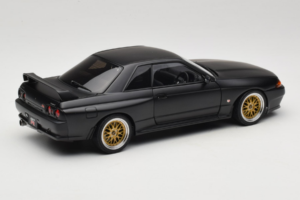 Nissan Skyline GT-R R32 V-Spec II Tuned Version Matt Black AUTOart 1:18 77418 Diecast — photo 3 of 8