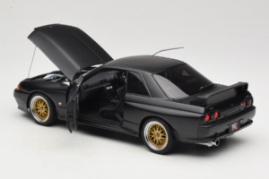 Nissan Skyline GT-R R32 V-Spec II Tuned Version Matt Black AUTOart 1:18 77418 Diecast — photo 5 of 8