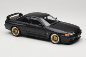 Nissan Skyline GT-R R32 V-Spec II Tuned Version Matt Black AUTOart 1:18 77418 Diecast — photo 6 of 8