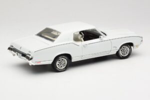 Oldsmobile Cutlass SX White ERTL 1:18 33775 Diecast — photo 3 of 8