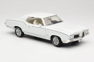 Oldsmobile Cutlass SX White ERTL 1:18 33775 Diecast — photo 6 of 8