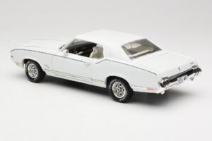 Oldsmobile Cutlass SX White ERTL 1:18 33775 Diecast — photo 7 of 8