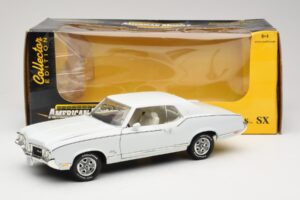Oldsmobile Cutlass SX White ERTL 1:18 33775 Diecast — photo 8 of 8