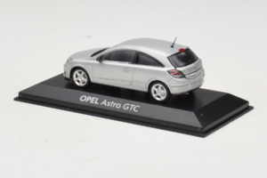Opel Astra H GTC Silver Minichamps 1:43 ASTRA003 Diecast — photo 3 of 4