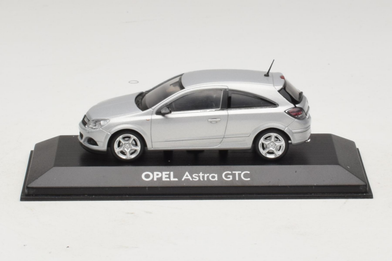 Opel Astra H GTC Silver Minichamps 1:43 ASTRA003 Diecast