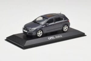 Opel Astra H Grey Minichamps 1:43 B24910027A Diecast — photo 2 of 4