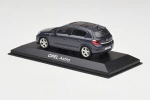 Opel Astra H Grey Minichamps 1:43 B24910027A Diecast — photo 3 of 4