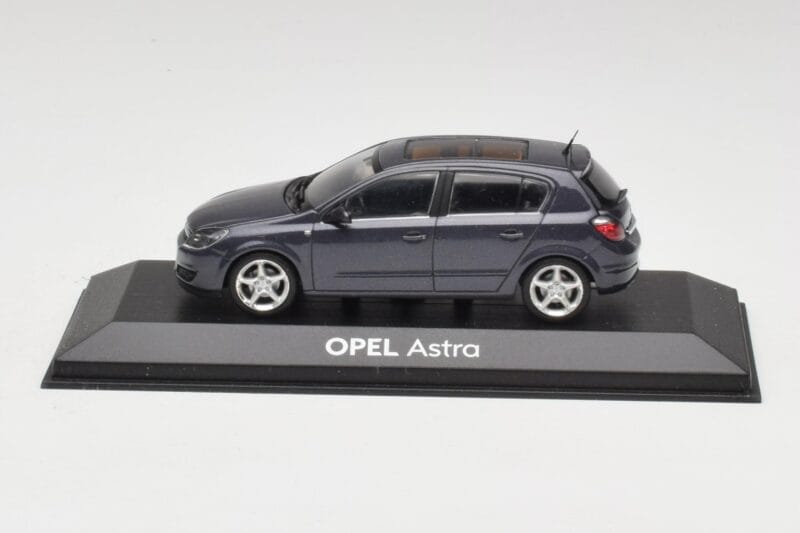 Opel Astra H Grey Minichamps 1:43 B24910027A Diecast