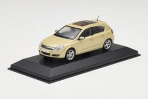 Opel Astra H Yellow Metallic Minichamps 1:43 403043003 Diecast — photo 2 of 4