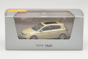 Opel Astra H Yellow Metallic Minichamps 1:43 403043003 Diecast — photo 4 of 4