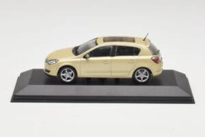 Opel Astra H Yellow Metallic Minichamps 1:43 403043003 Diecast