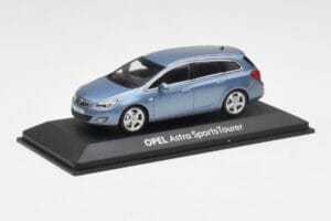 Opel Astra J Sports Tourer Blue Metallic Minichamps 1:43 400049012 Diecast — photo 2 of 4