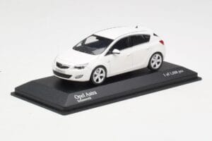 Opel Astra J White Minichamps 1:43 400049001 Diecast — photo 2 of 4
