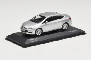 Opel Astra J Silver Minichamps 1:43 410042000 Diecast — photo 2 of 5