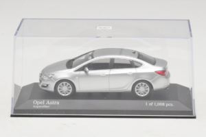 Opel Astra J Silver Minichamps 1:43 410042000 Diecast — photo 4 of 5