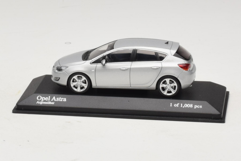 Opel Astra J Silver Minichamps 1:43 Opel Astra J Silver Minichamps 1:43 400049000 Diecast