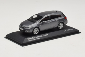 Opel Astra J Sports Tourer Minichamps 1:43 400049014 Diecast — photo 2 of 4