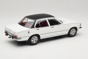 Opel Commodore B White MCG 1:18 MCG18564 Diecast — photo 2 of 6