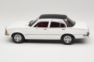 Opel Commodore B White MCG 1:18 MCG18564 Diecast — photo 3 of 6