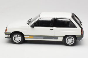 Opel Corsa A Sprint White MCG 1:18 MCG18432 Diecast — photo 3 of 6