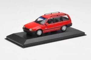Opel Kadett E Club Station Wagon Red Minichamps 1:43 400045910 Diecast — photo 3 of 3