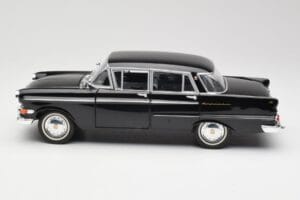 Opel Kapitan P1 Black Revell 1:18 08822 Diecast — photo 4 of 8