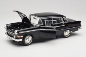 Opel Kapitan P2 Black Revell 1:18 08821 Diecast — photo 2 of 8