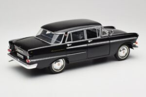 Opel Kapitan P2 Black Revell 1:18 08821 Diecast — photo 3 of 8
