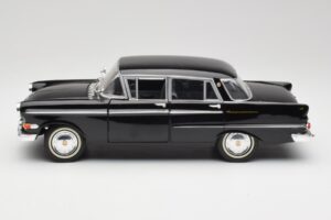 Opel Kapitan P2 Black Revell 1:18 08821 Diecast — photo 4 of 8