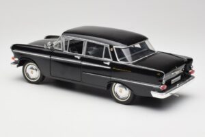 Opel Kapitan P2 Black Revell 1:18 08821 Diecast — photo 7 of 8