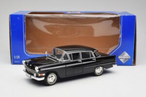 Opel Kapitan P2 Black Revell 1:18 08821 Diecast — photo 8 of 8