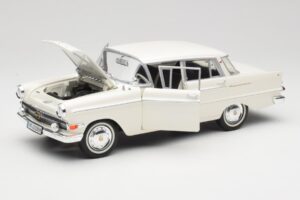 Opel Kapitan P2 White Revell 1:18 08821-M1 Diecast — photo 2 of 8