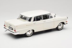 Opel Kapitan P2 White Revell 1:18 08821-M1 Diecast — photo 3 of 8