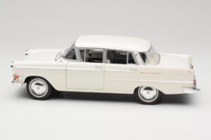 Opel Kapitan P2 White Revell 1:18 08821-M1 Diecast — photo 4 of 8