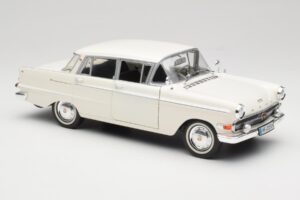 Opel Kapitan P2 White Revell 1:18 08821-M1 Diecast — photo 6 of 8