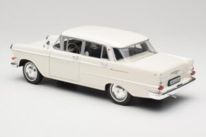 Opel Kapitan P2 White Revell 1:18 08821-M1 Diecast — photo 7 of 8