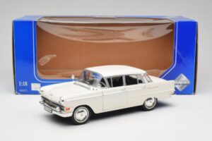 Opel Kapitan P2 White Revell 1:18 08821-M1 Diecast — photo 8 of 8